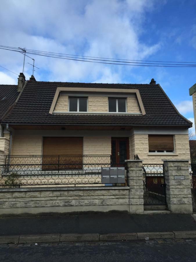 Auberge de jeunesse Lori à Bobigny Extérieur photo